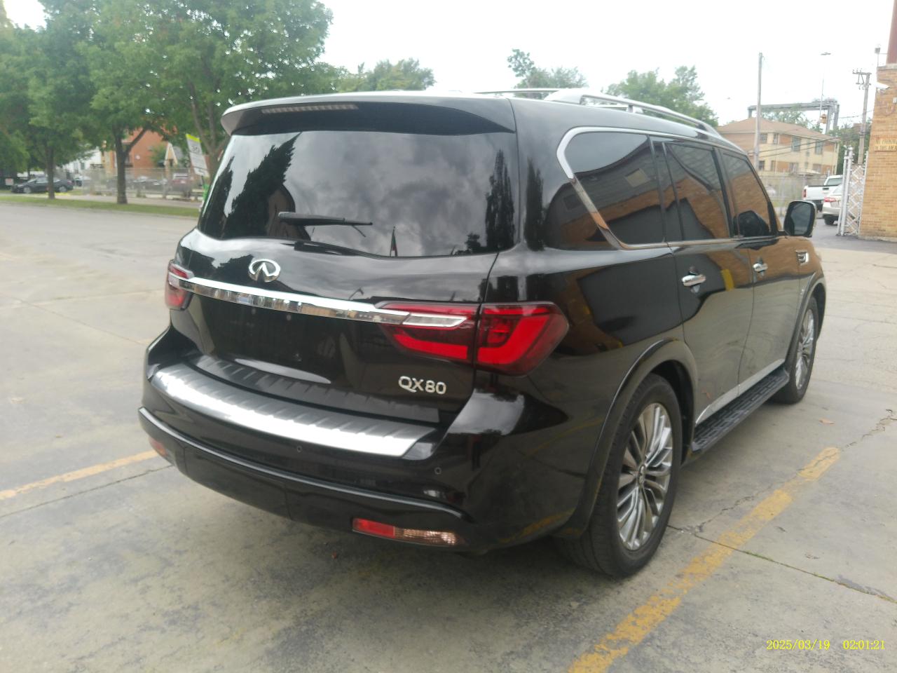 Infiniti QX80 LUXE 2019