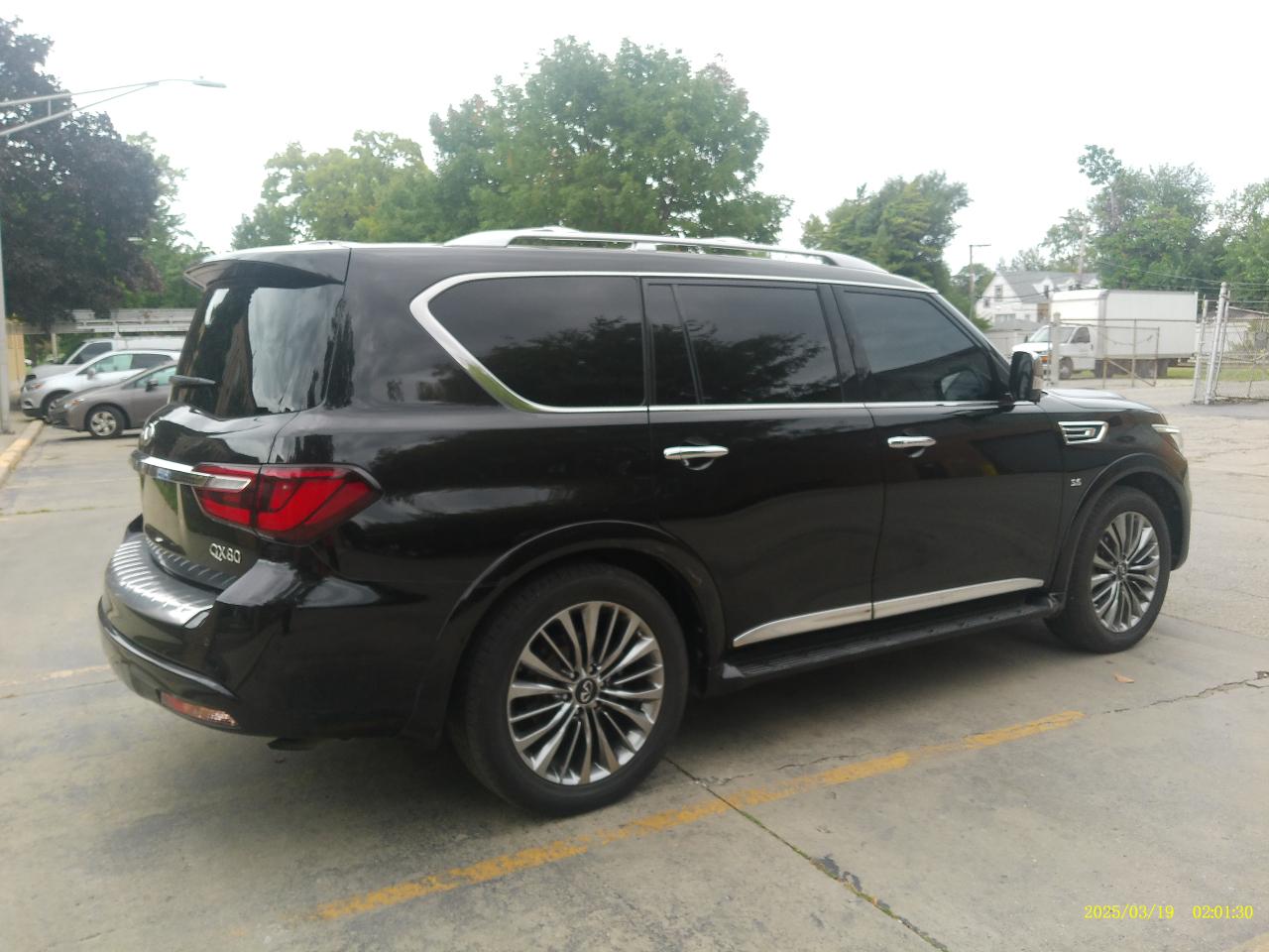 Infiniti QX80 LUXE 2019