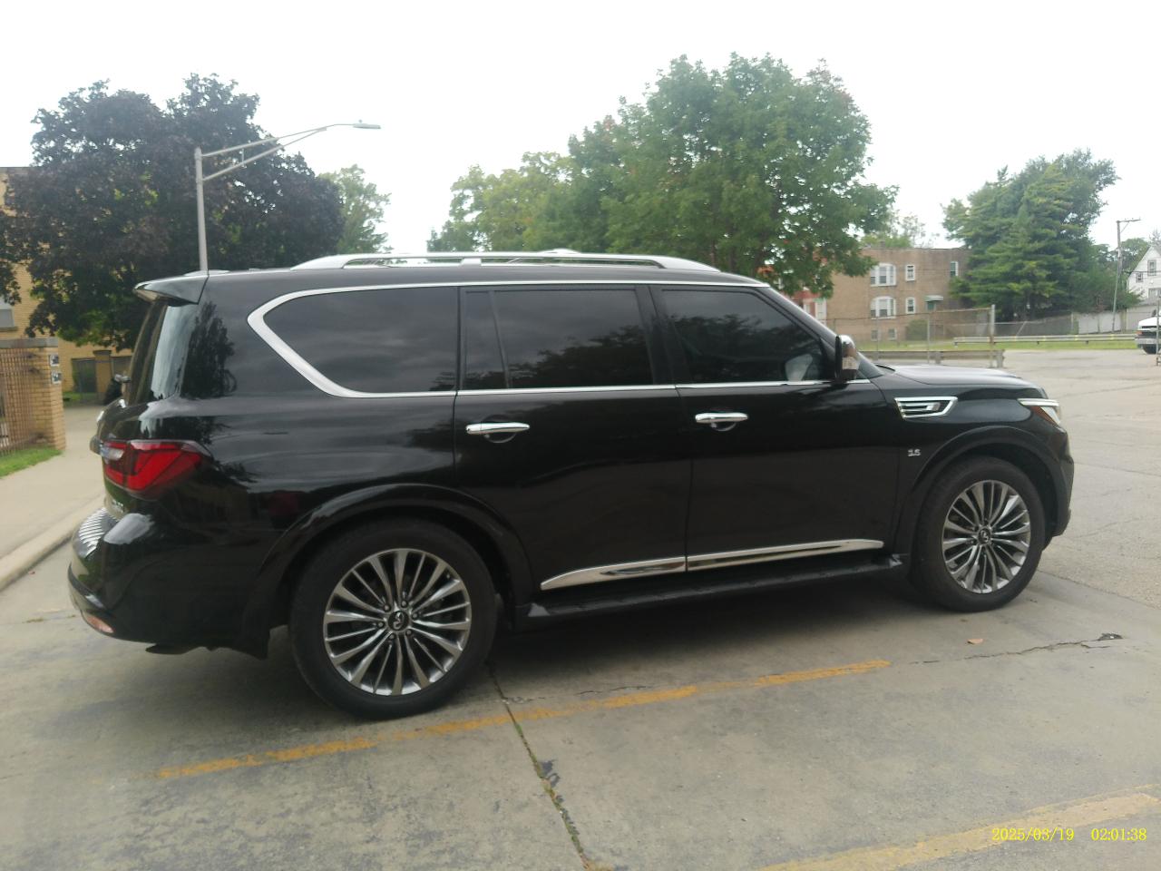 Infiniti QX80 LUXE 2019
