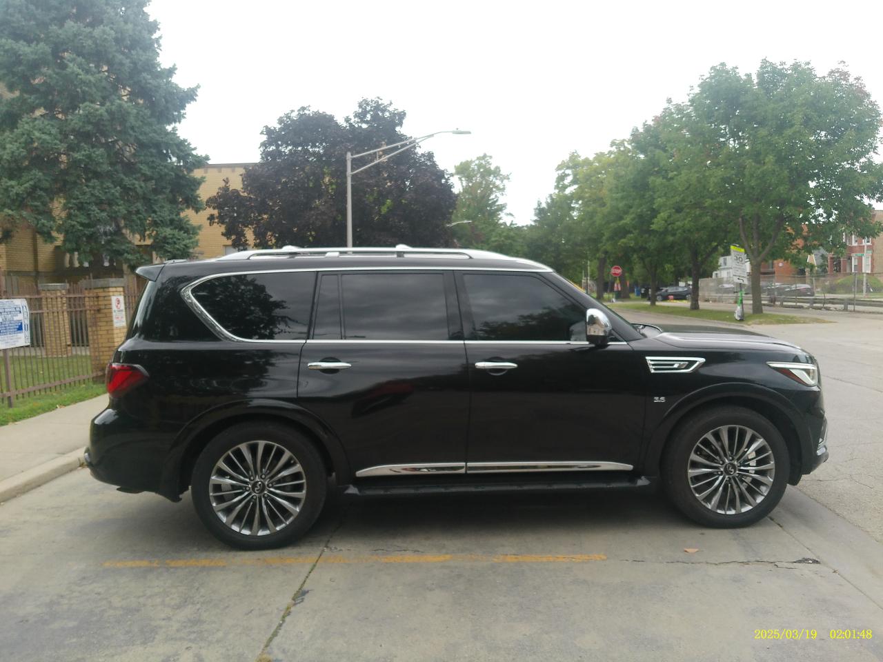 Infiniti QX80 LUXE 2019