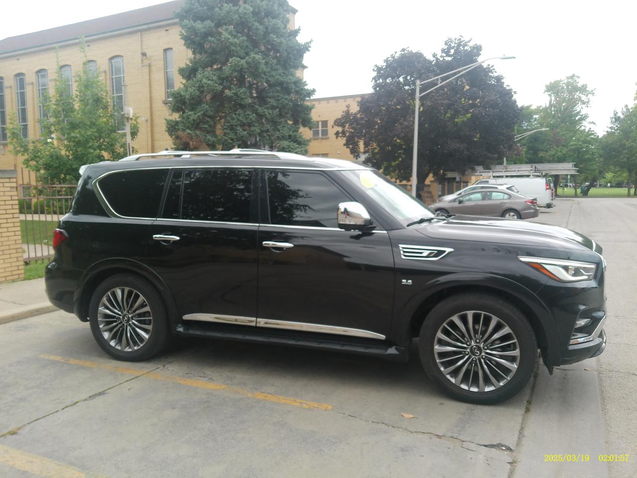 Infiniti QX80 LUXE 2019