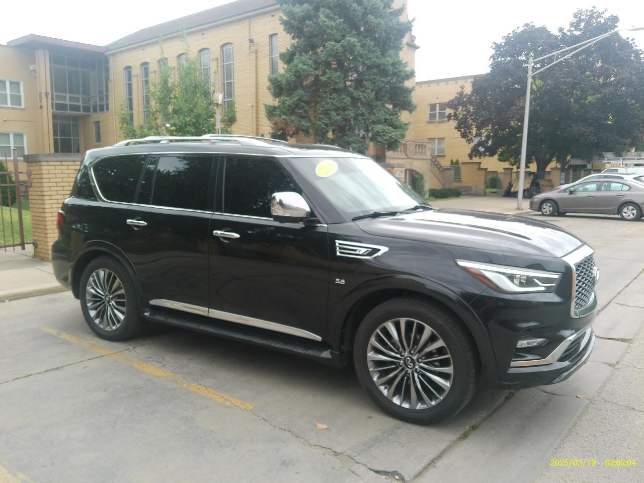 Infiniti QX80 LUXE 2019