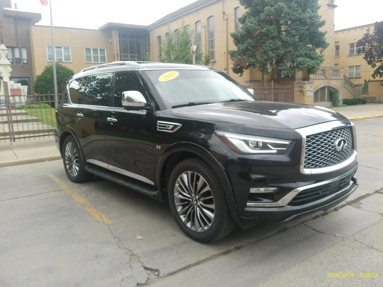 Infiniti QX80 LUXE 2019