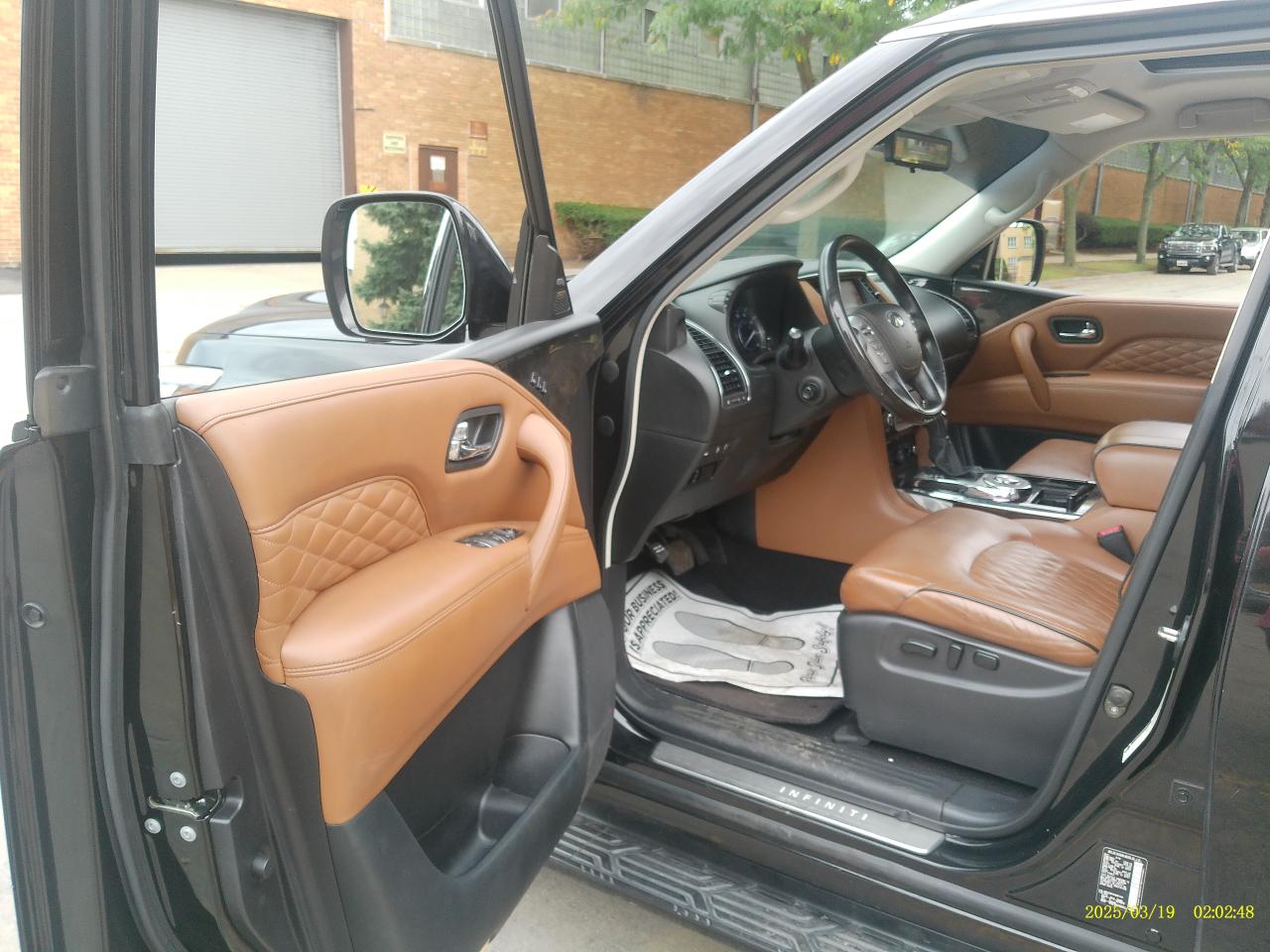 Infiniti QX80 LUXE 2019