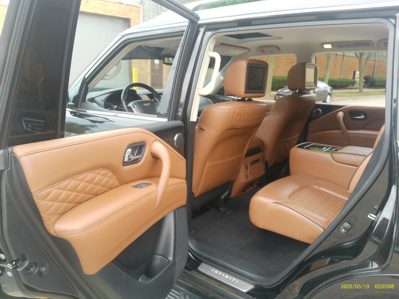 Infiniti QX80 LUXE 2019