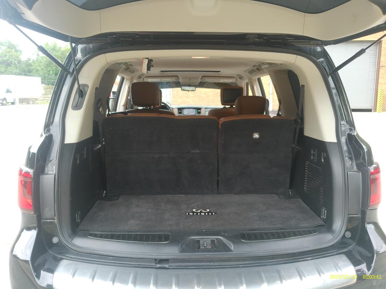 Infiniti QX80 LUXE 2019