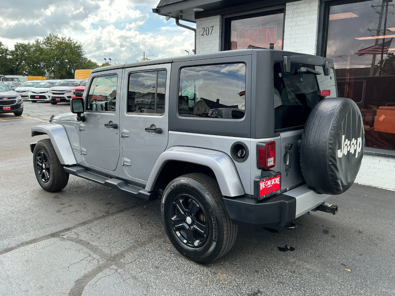 2013 Jeep Wrangler Sahara photo 4