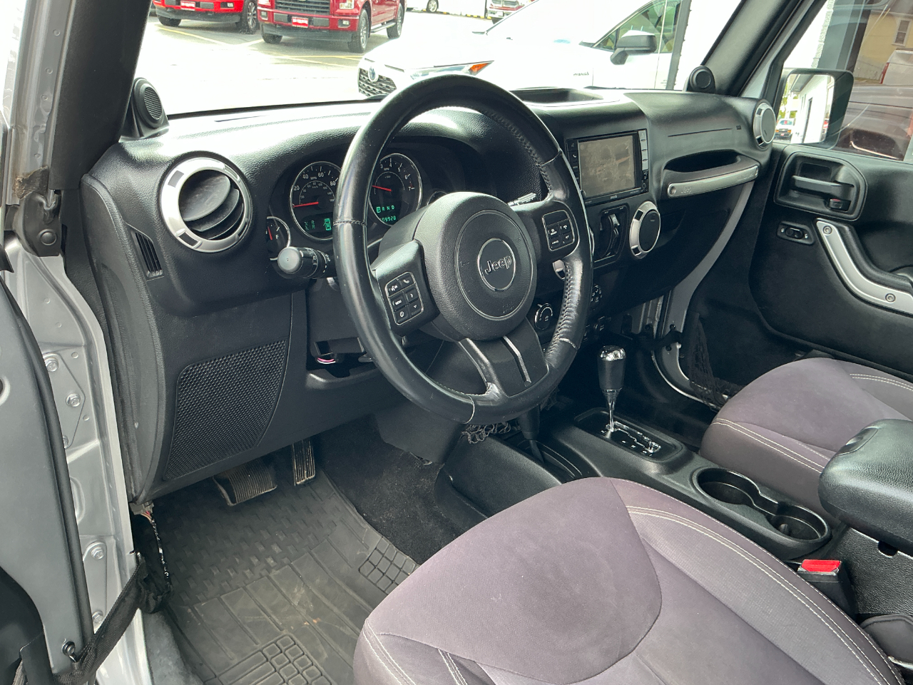 2013 Jeep Wrangler Sahara photo 8
