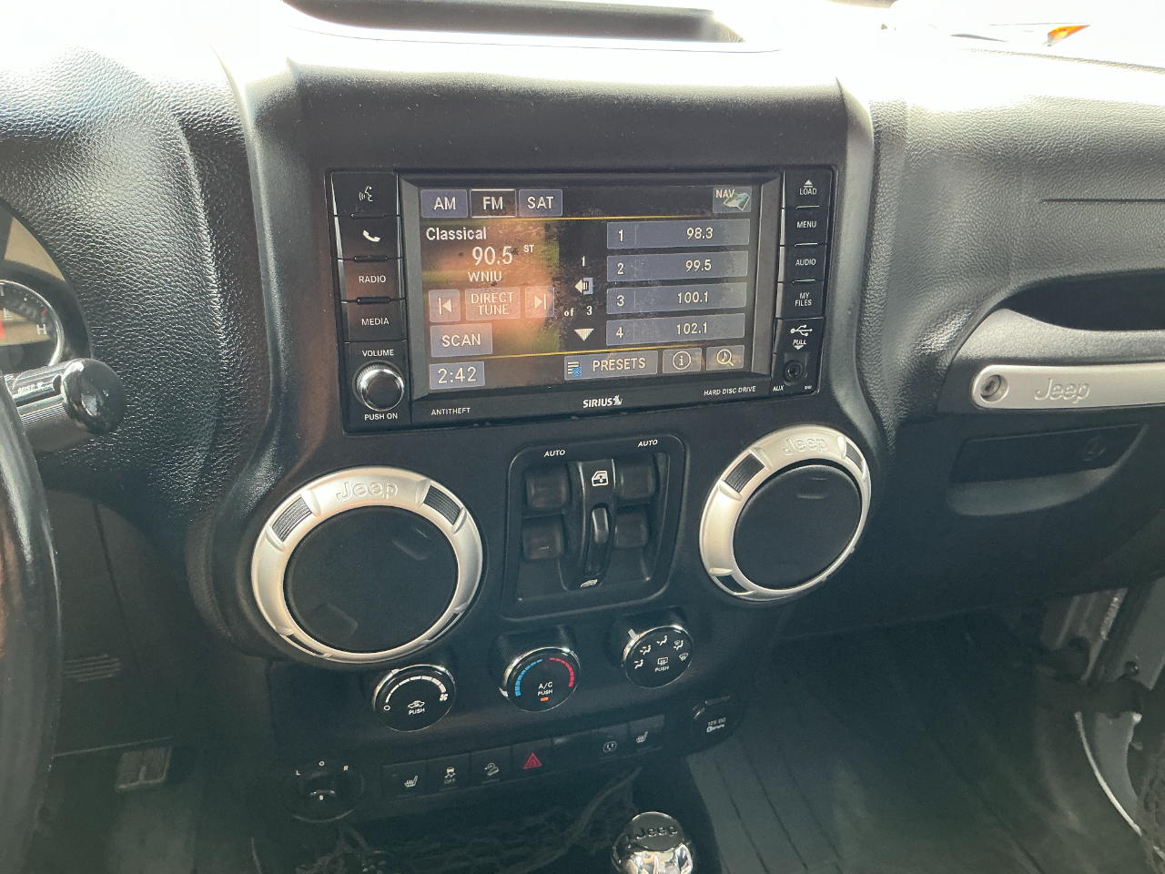 2013 Jeep Wrangler Sahara photo 12