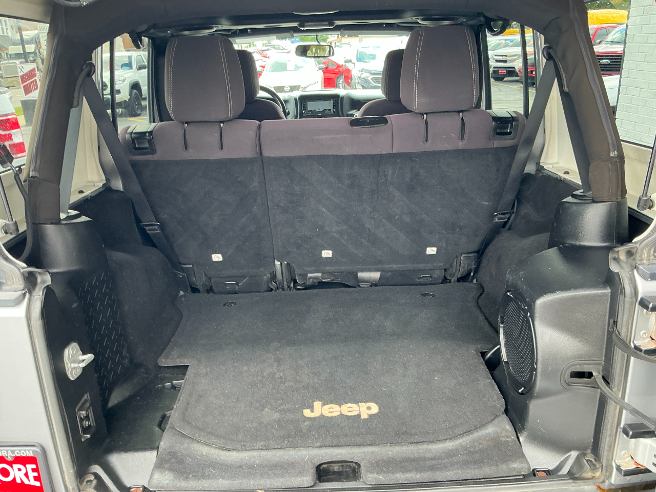 2013 Jeep Wrangler Sahara photo 17