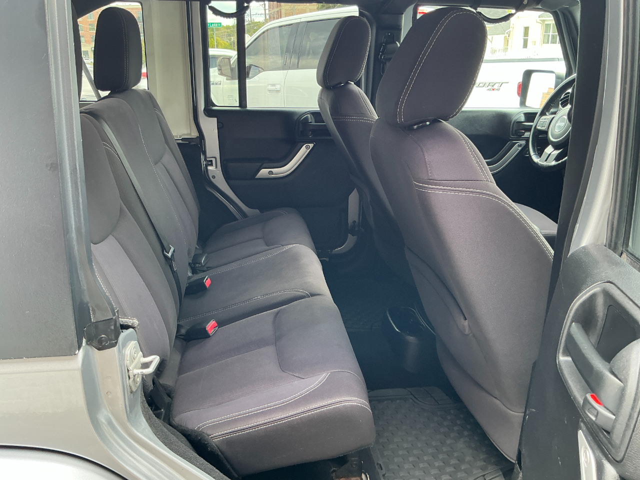 2013 Jeep Wrangler Sahara photo 19