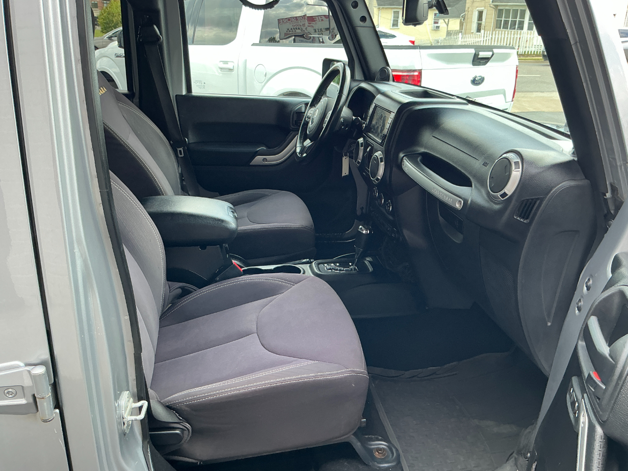 2013 Jeep Wrangler Sahara photo 20