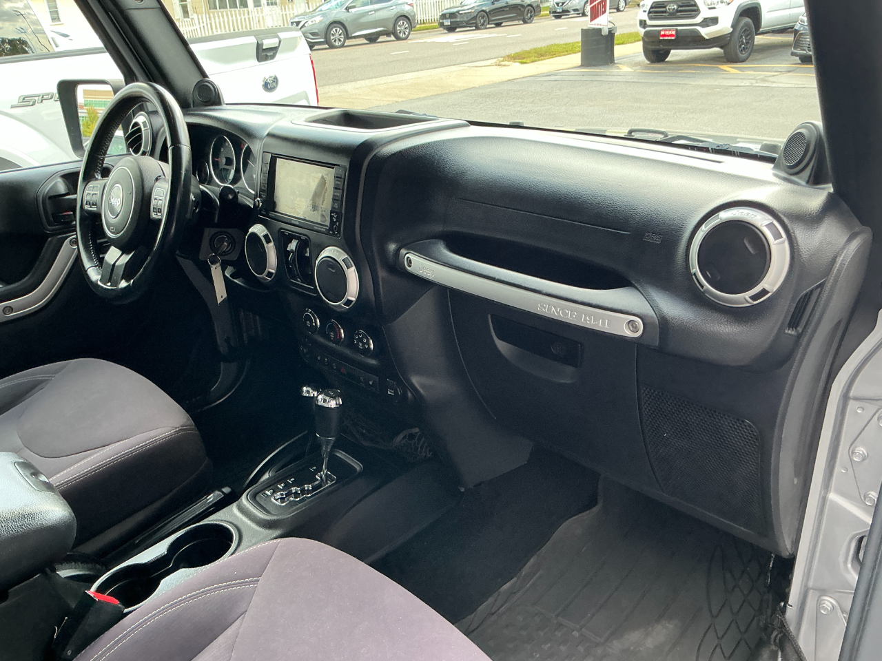 2013 Jeep Wrangler Sahara photo 21