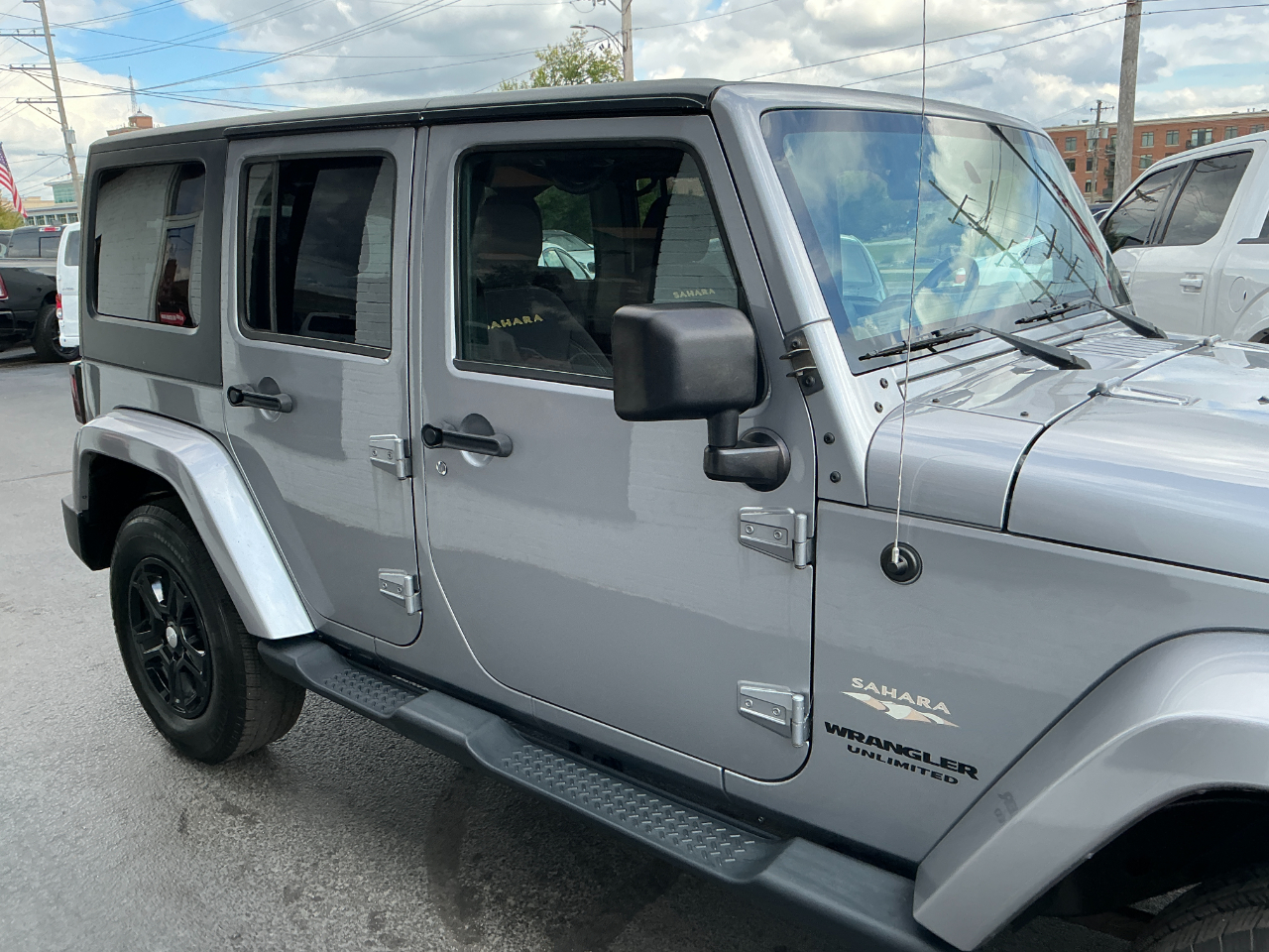 2013 Jeep Wrangler Sahara photo 25