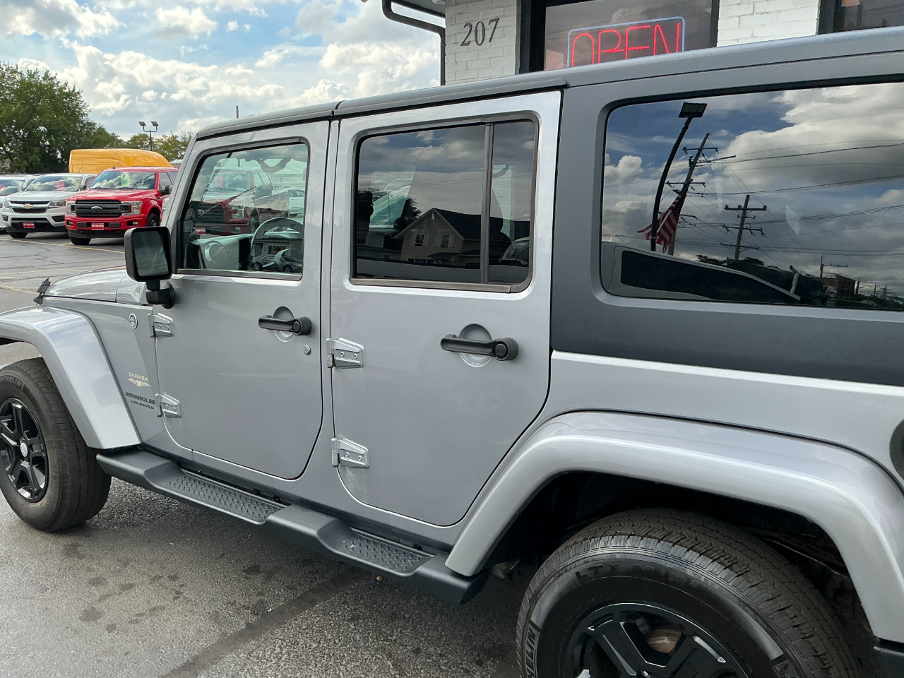 2013 Jeep Wrangler Sahara photo 28