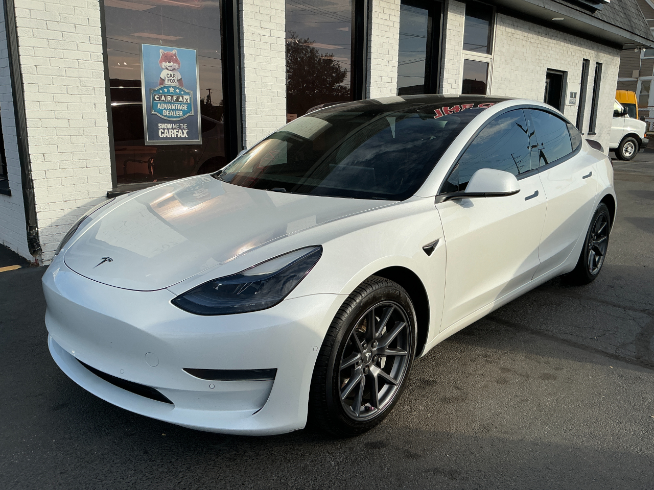 2021 Tesla Model 3 Standard Range Plus photo 2