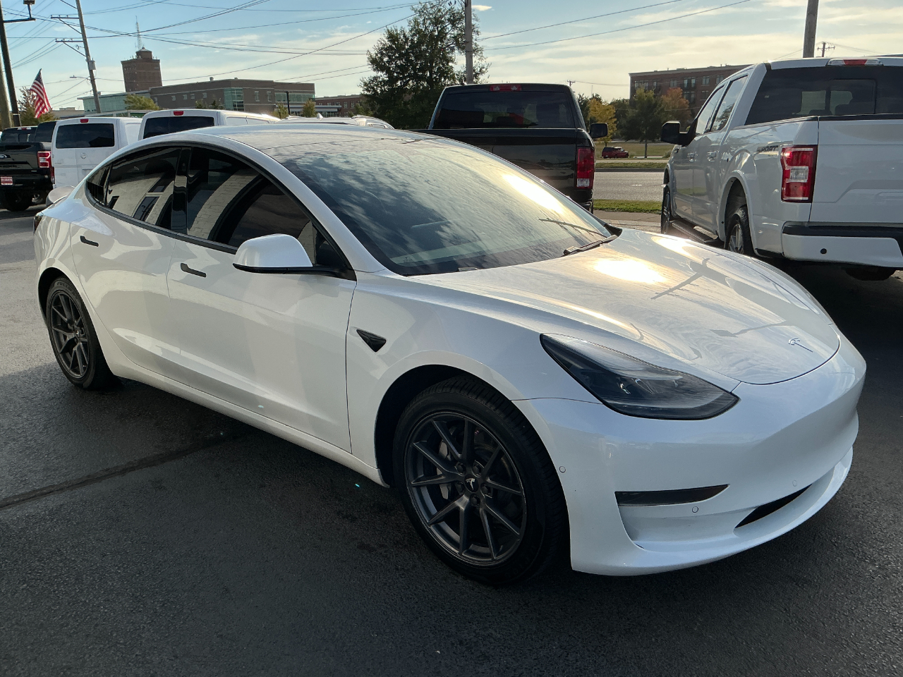 2021 Tesla Model 3 Standard Range Plus photo 3