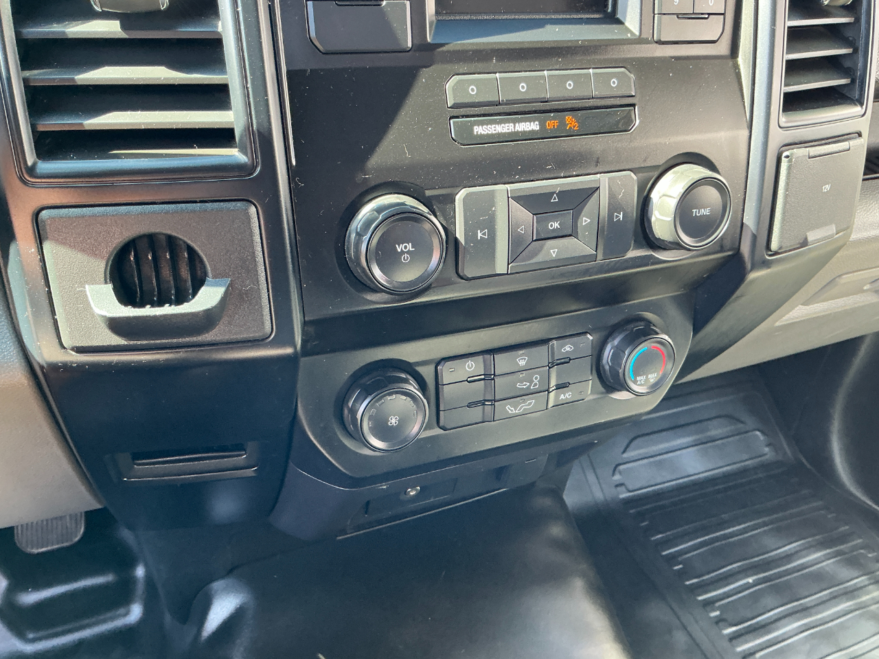 2015 Ford F-150 XL photo 11