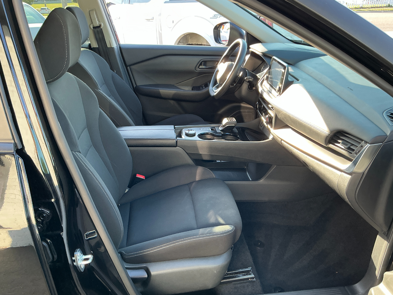 2024 Nissan Rogue S photo 18