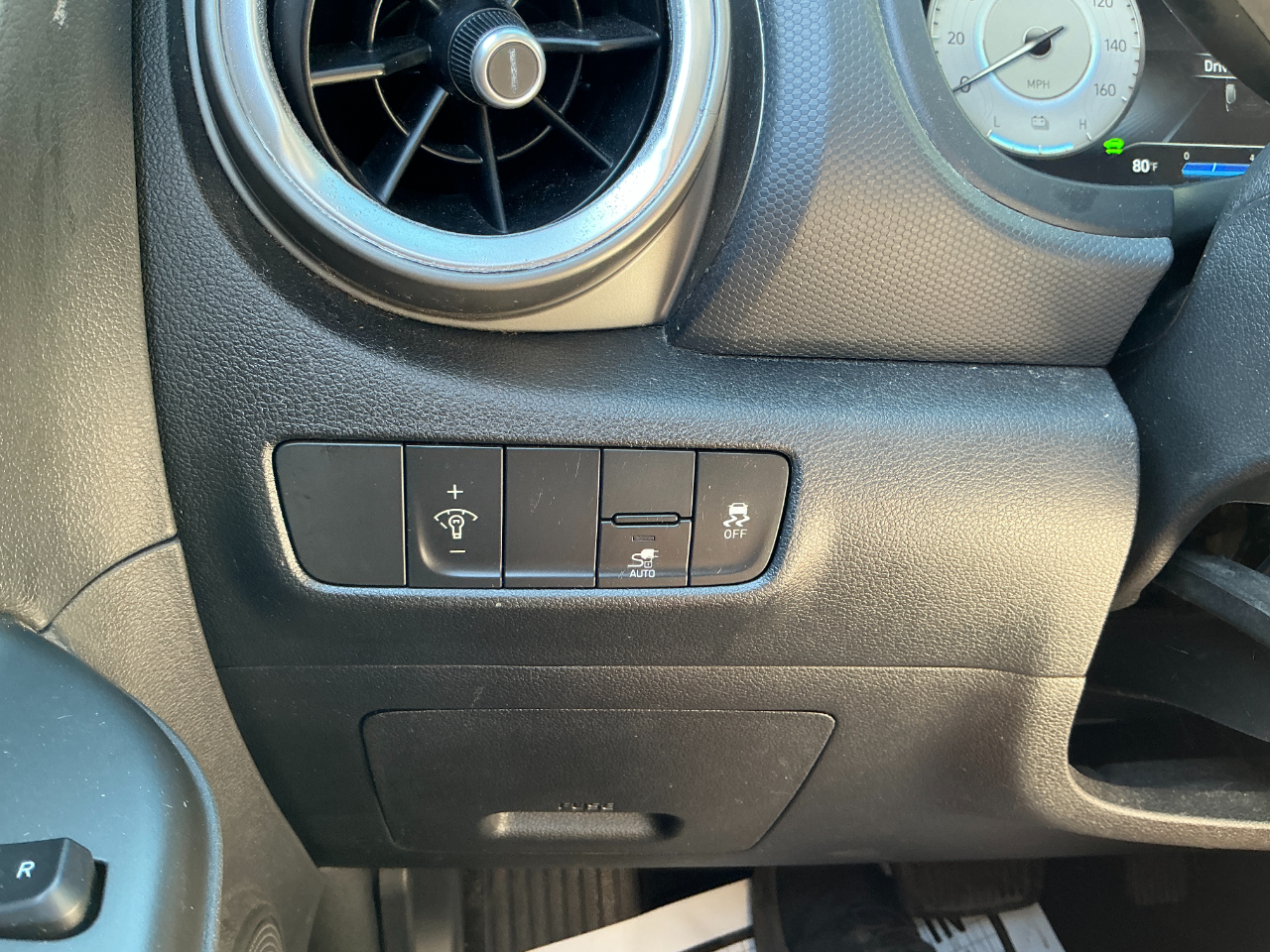 2023 Hyundai Kona SE photo 9