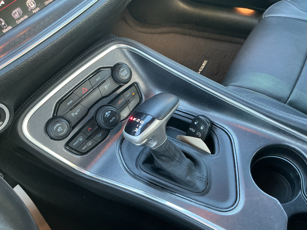 2016 Dodge Challenger SXT photo 13