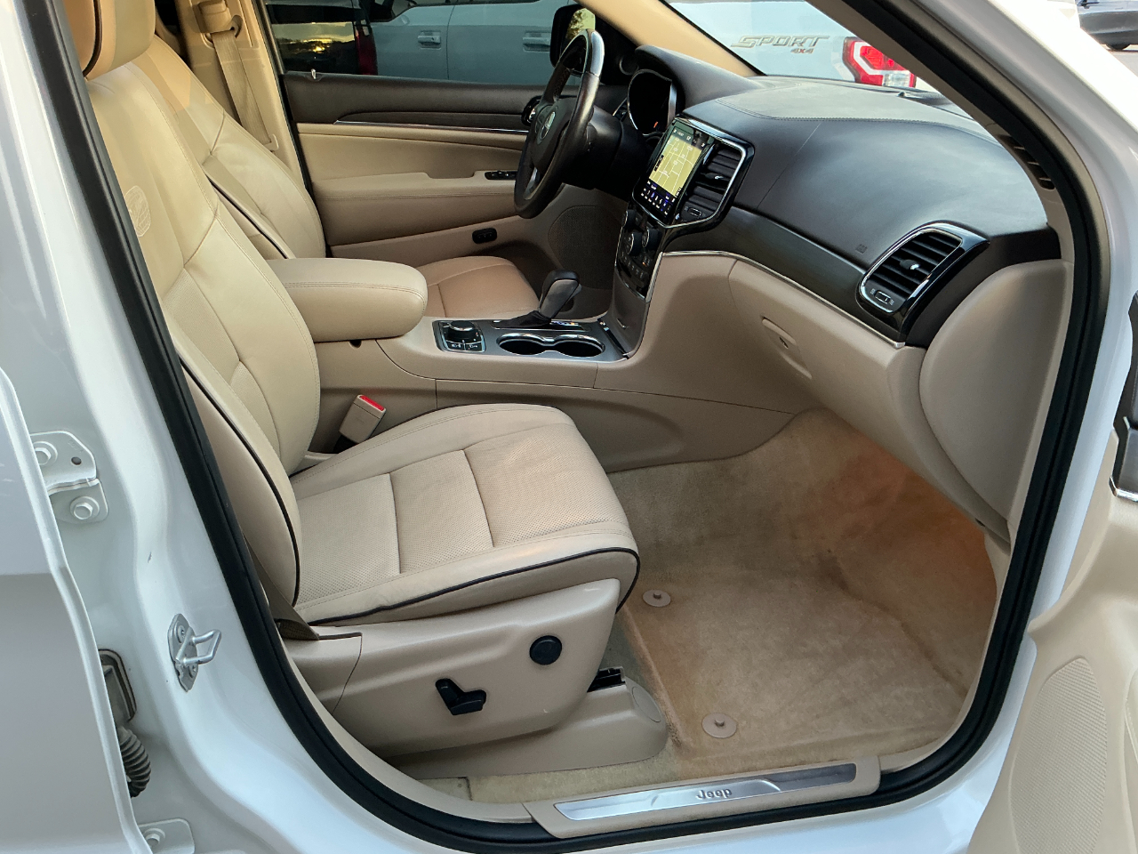 Jeep Grand Cherokee Overland 4x4 2019 Jeep Grand Cherokee Overland 4x4 2019