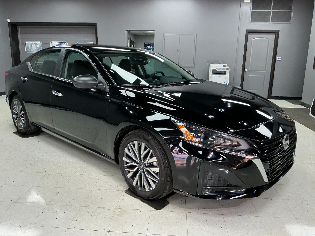 2025 Nissan Altima SV photo 2