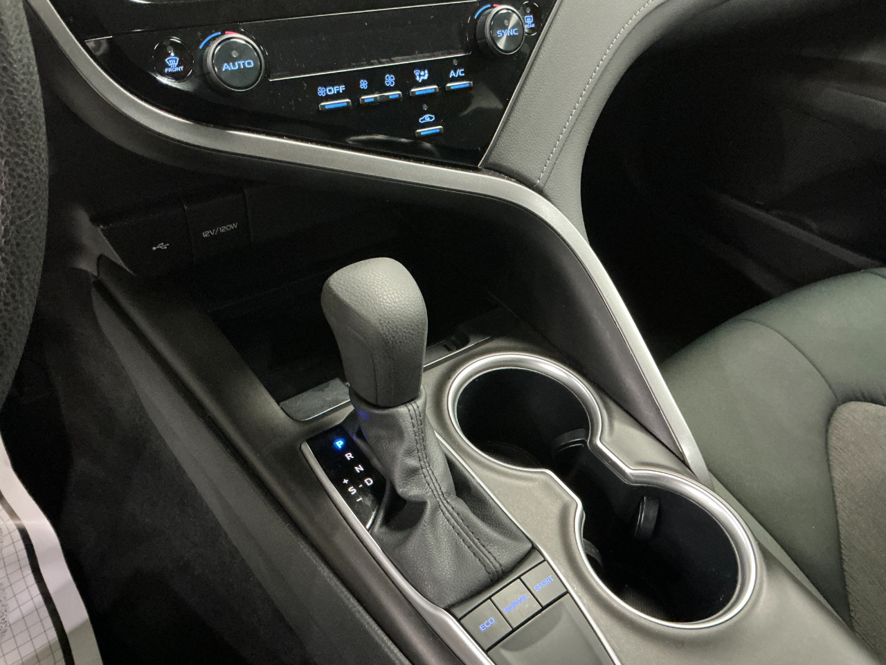 Toyota Camry LE Auto (Natl) 2024