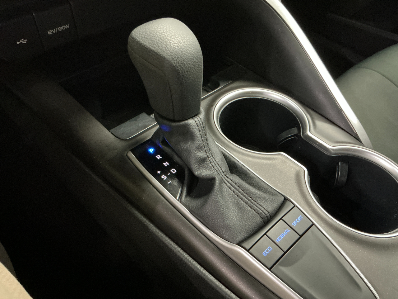 Toyota Camry LE Auto (Natl) 2024