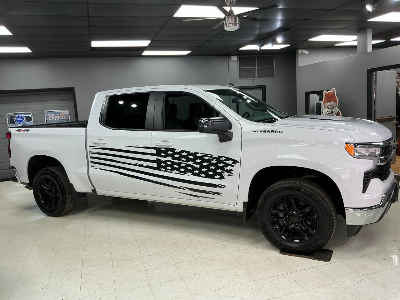 Chevrolet Silverado 1500 4WD Crew Cab 147" LT w/1LT 2023