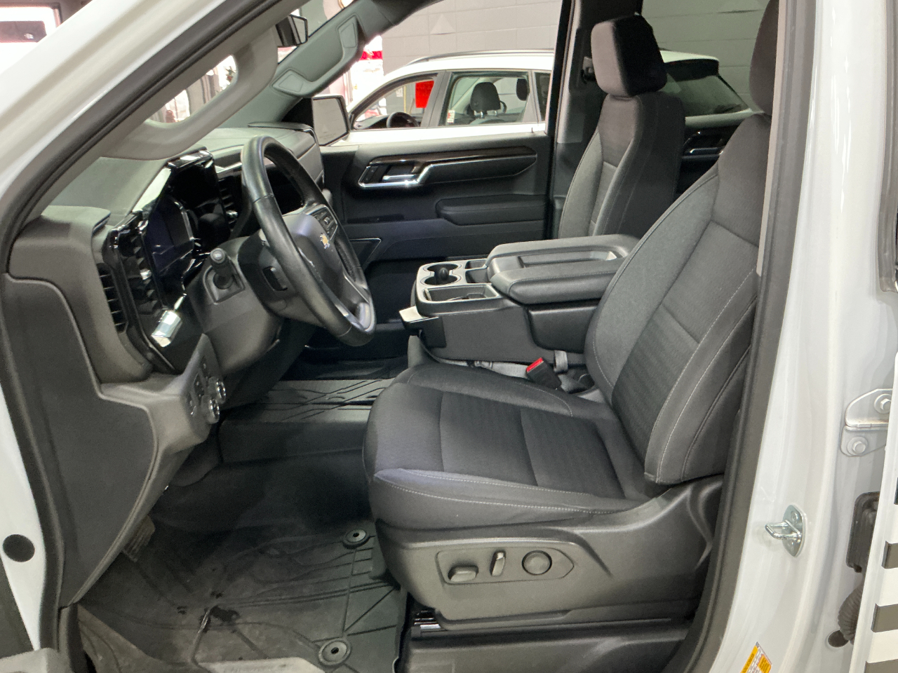 Chevrolet Silverado 1500 4WD Crew Cab 147" LT w/1LT 2023