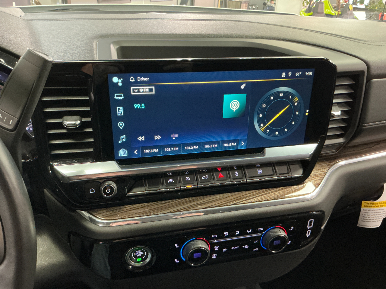 Chevrolet Silverado 1500 4WD Crew Cab 147" LT w/1LT 2023