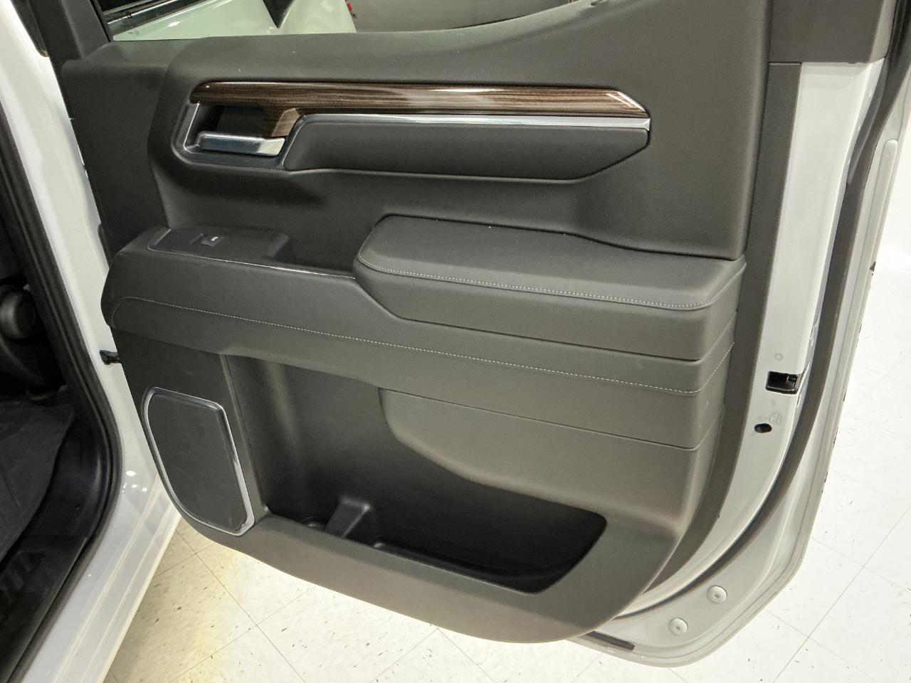 Chevrolet Silverado 1500 4WD Crew Cab 147" LT w/1LT 2023