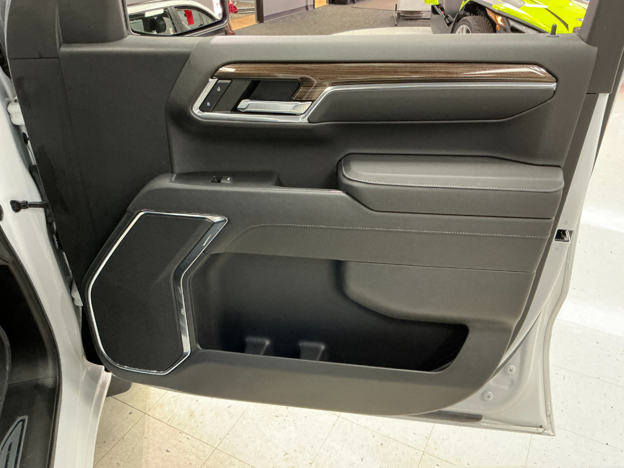 Chevrolet Silverado 1500 4WD Crew Cab 147" LT w/1LT 2023