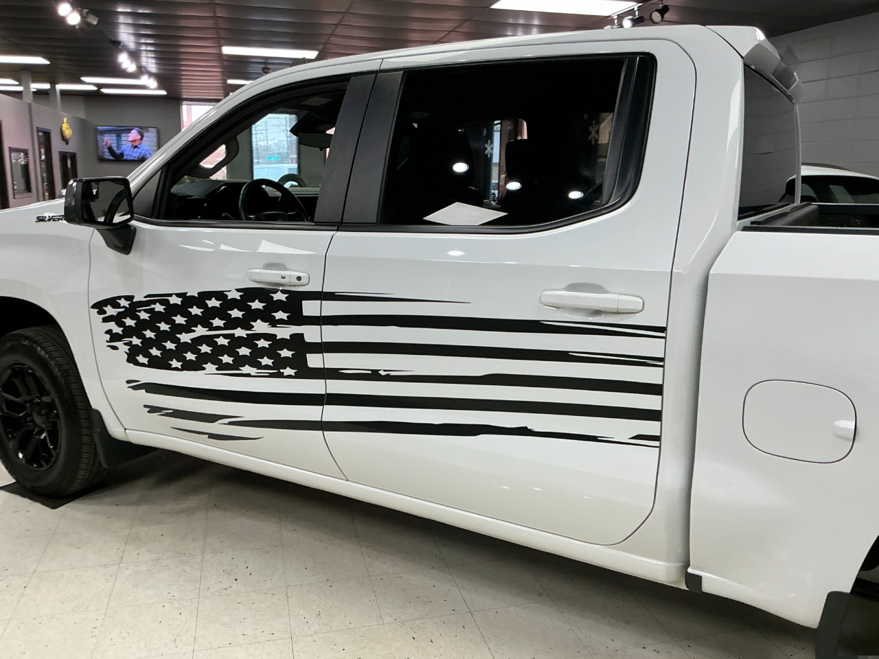 Chevrolet Silverado 1500 4WD Crew Cab 147" LT w/1LT 2023