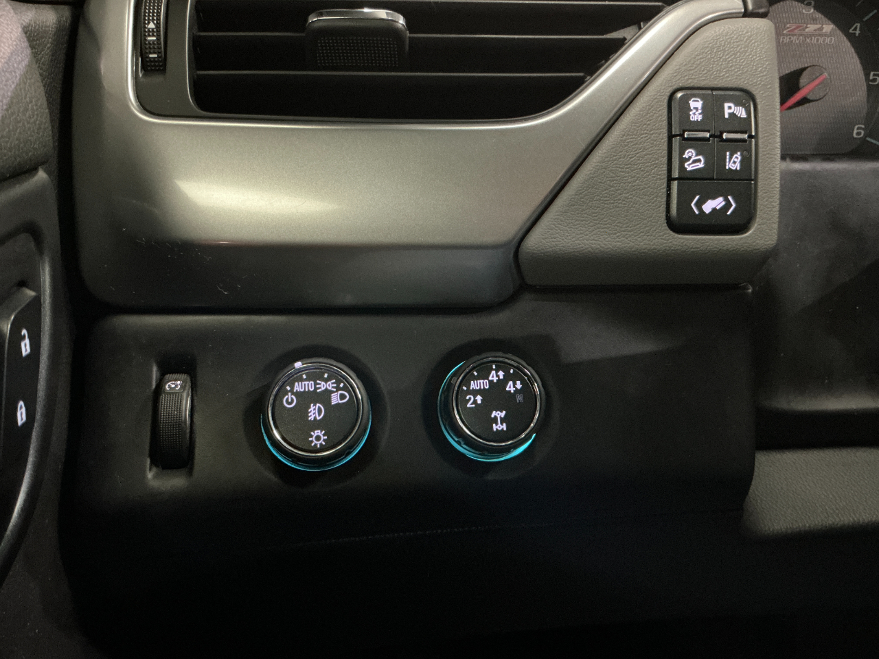 Chevrolet Tahoe 4WD 4dr LT 2015