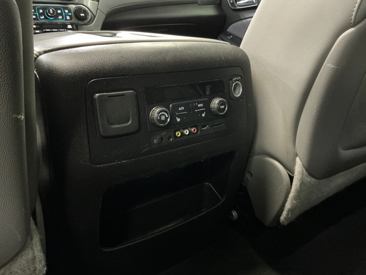 Chevrolet Tahoe 4WD 4dr LT 2015