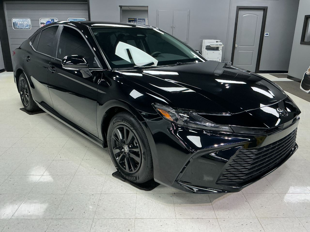 Toyota Camry LE (Natl) 2025