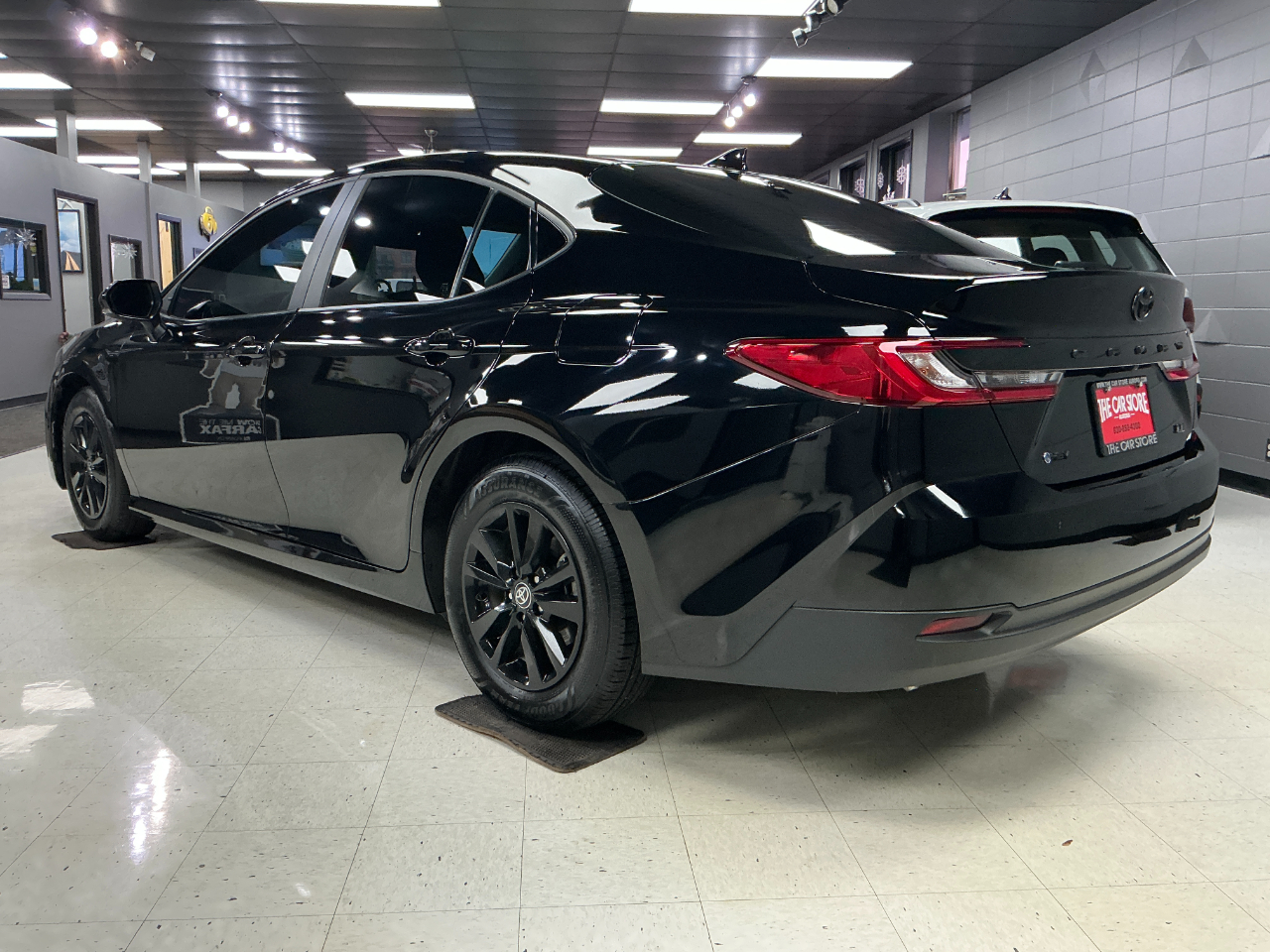 Toyota Camry LE (Natl) 2025