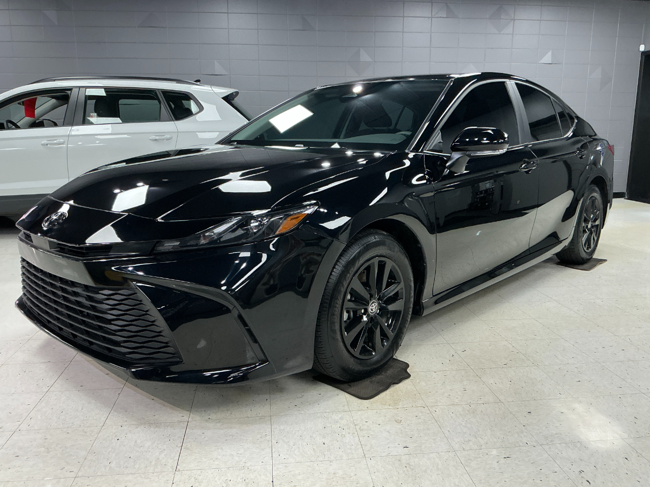 Toyota Camry LE (Natl) 2025