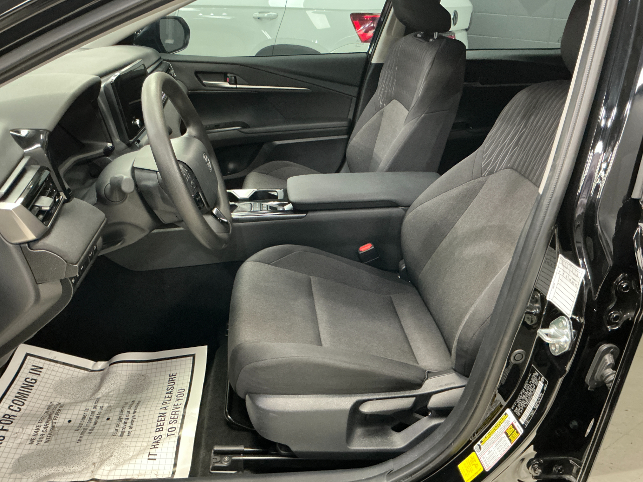 Toyota Camry LE (Natl) 2025