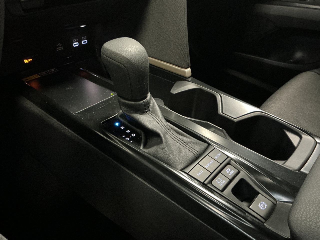 Toyota Camry LE (Natl) 2025