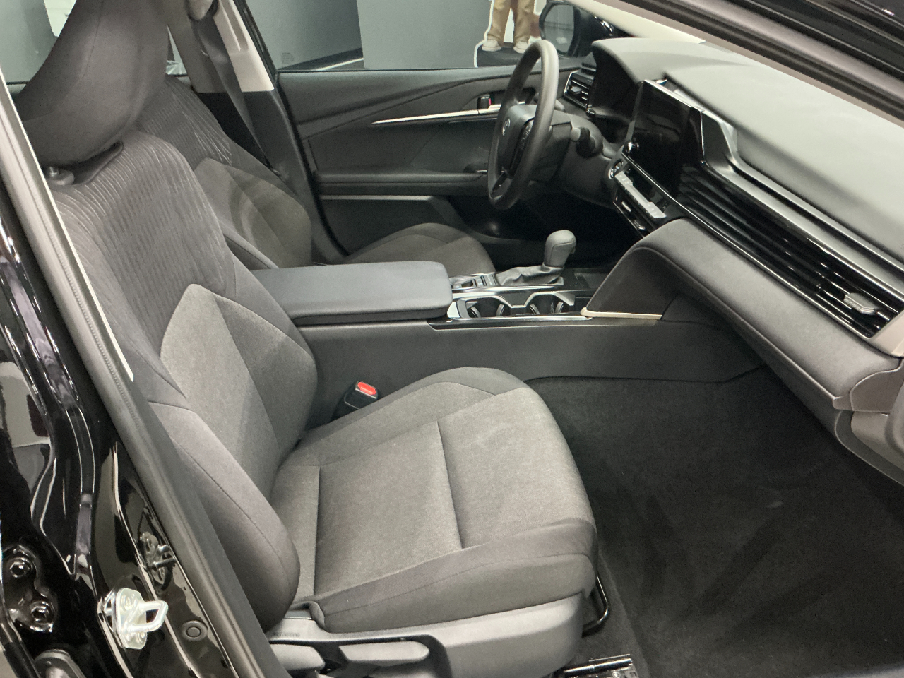 Toyota Camry LE (Natl) 2025