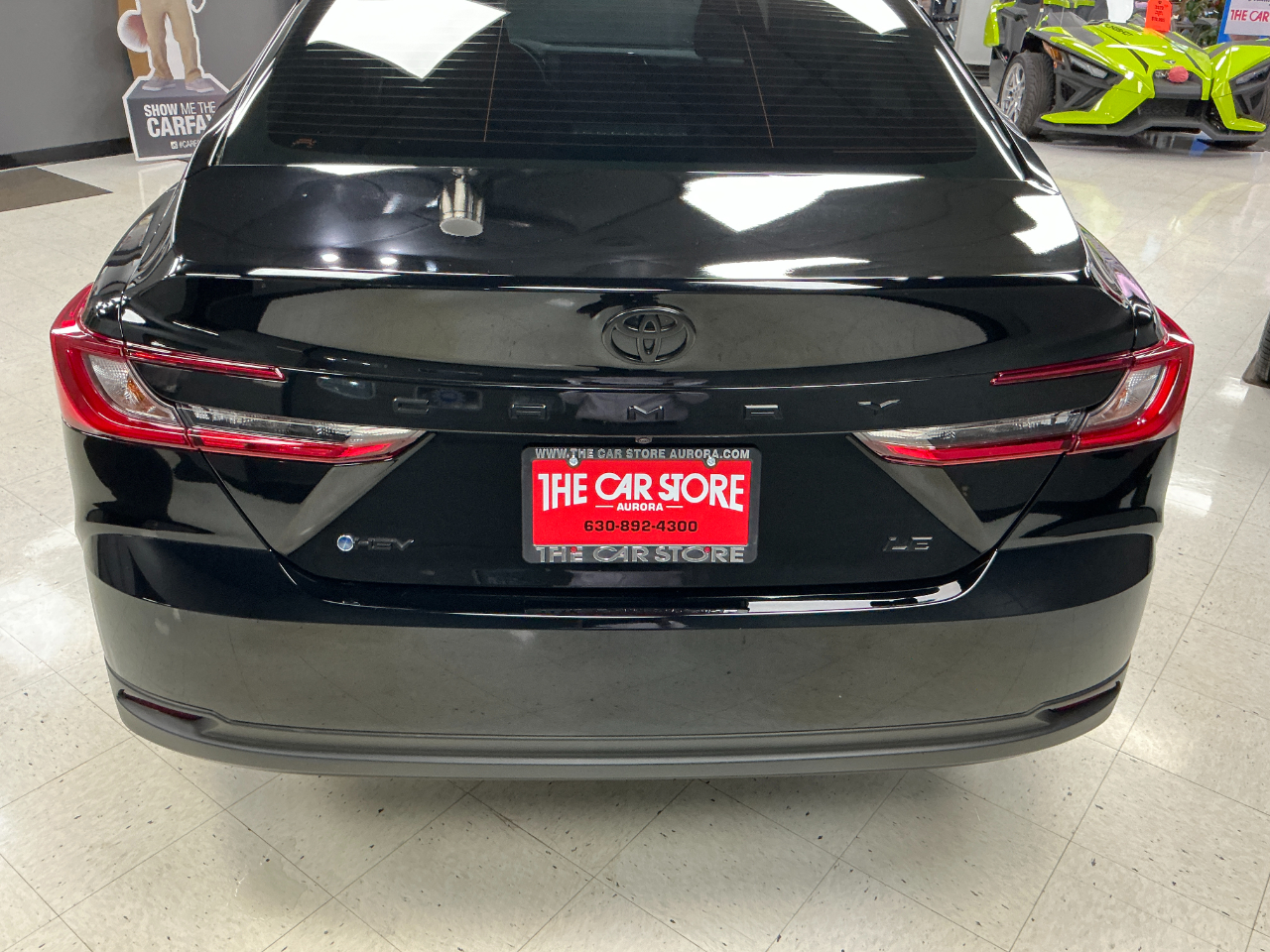 Toyota Camry LE (Natl) 2025