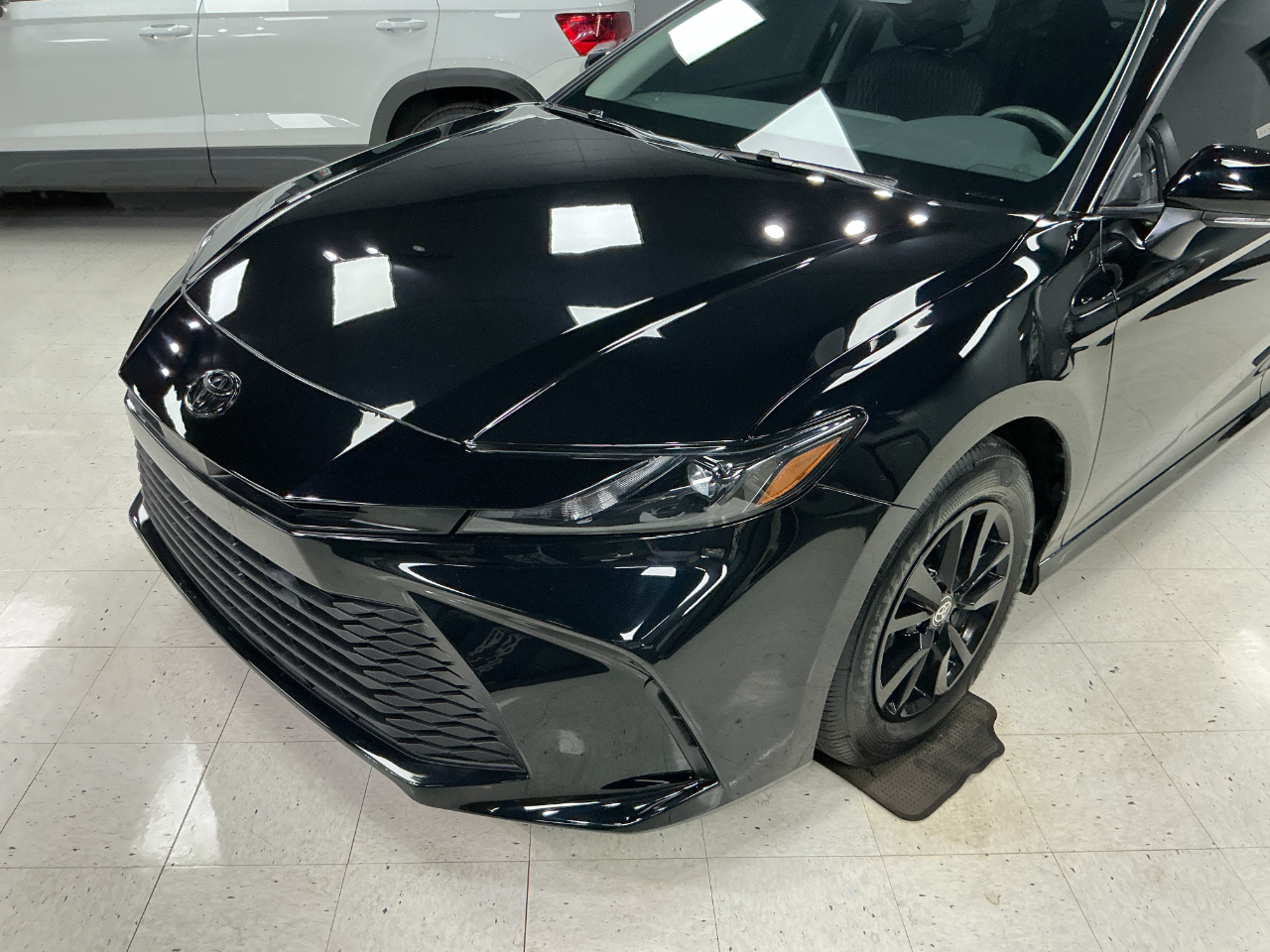 Toyota Camry LE (Natl) 2025