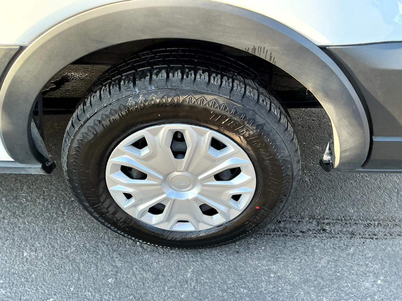 Ford Transit Passenger Wagon T-350 148" Med Roof XLT RWD 2023