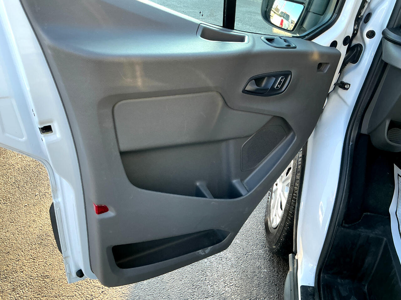 Ford Transit Passenger Wagon T-350 148" Med Roof XLT RWD 2023