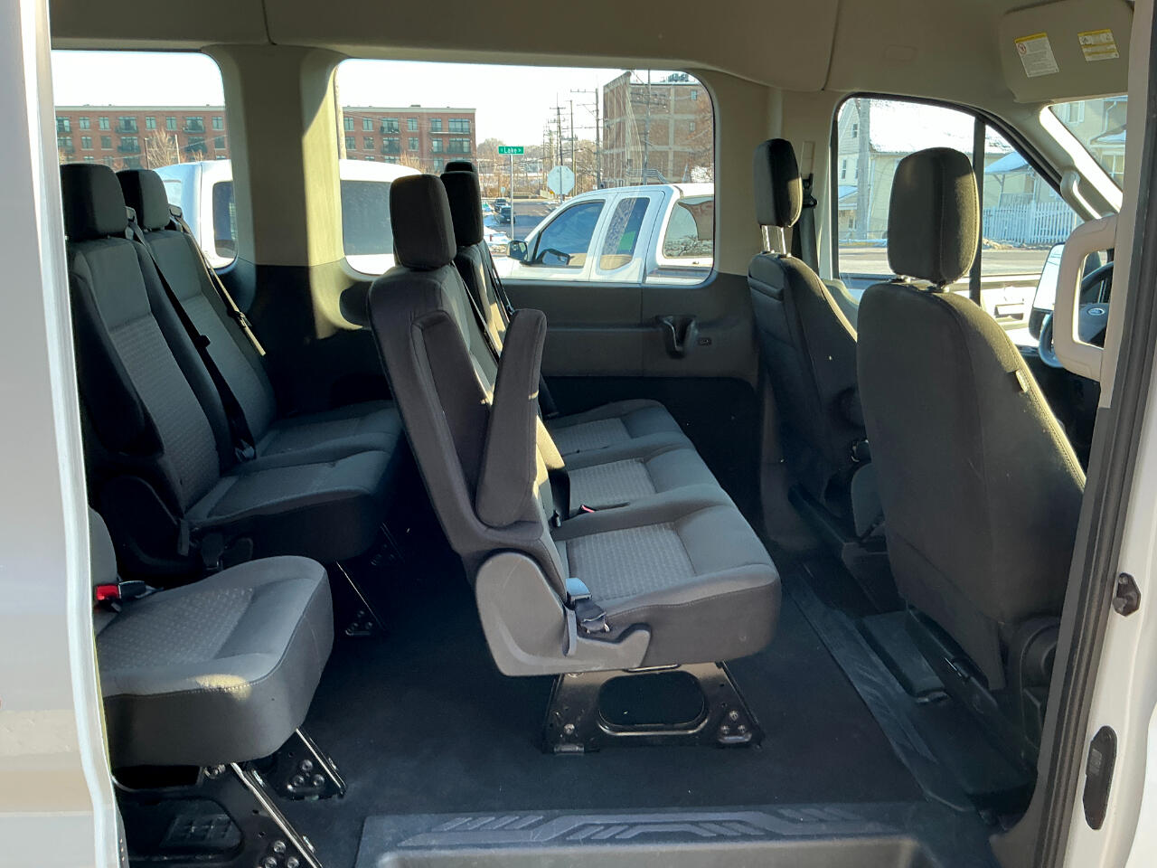 Ford Transit Passenger Wagon T-350 148" Med Roof XLT RWD 2023