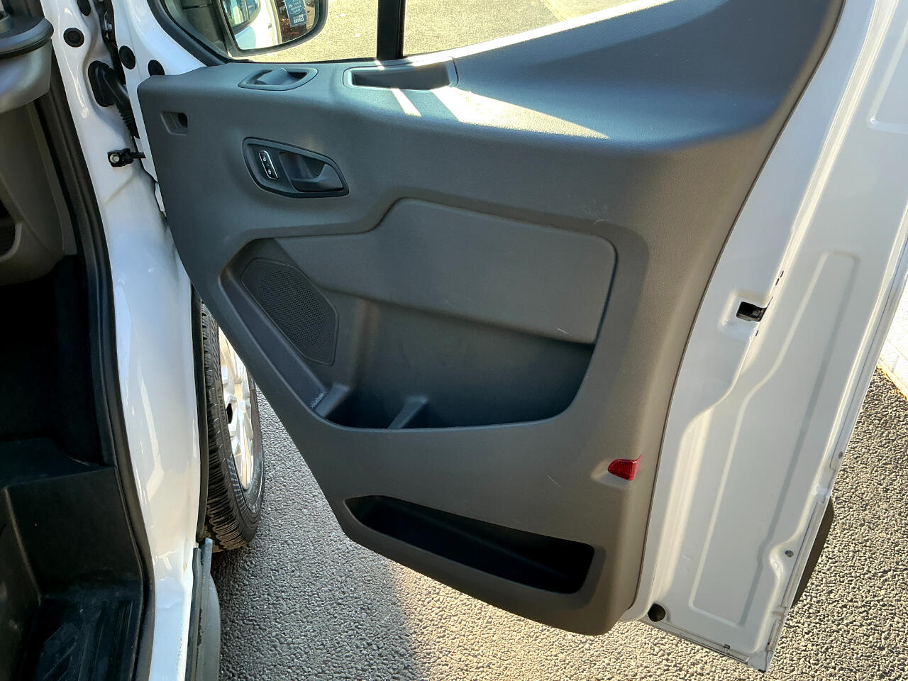 Ford Transit Passenger Wagon T-350 148" Med Roof XLT RWD 2023