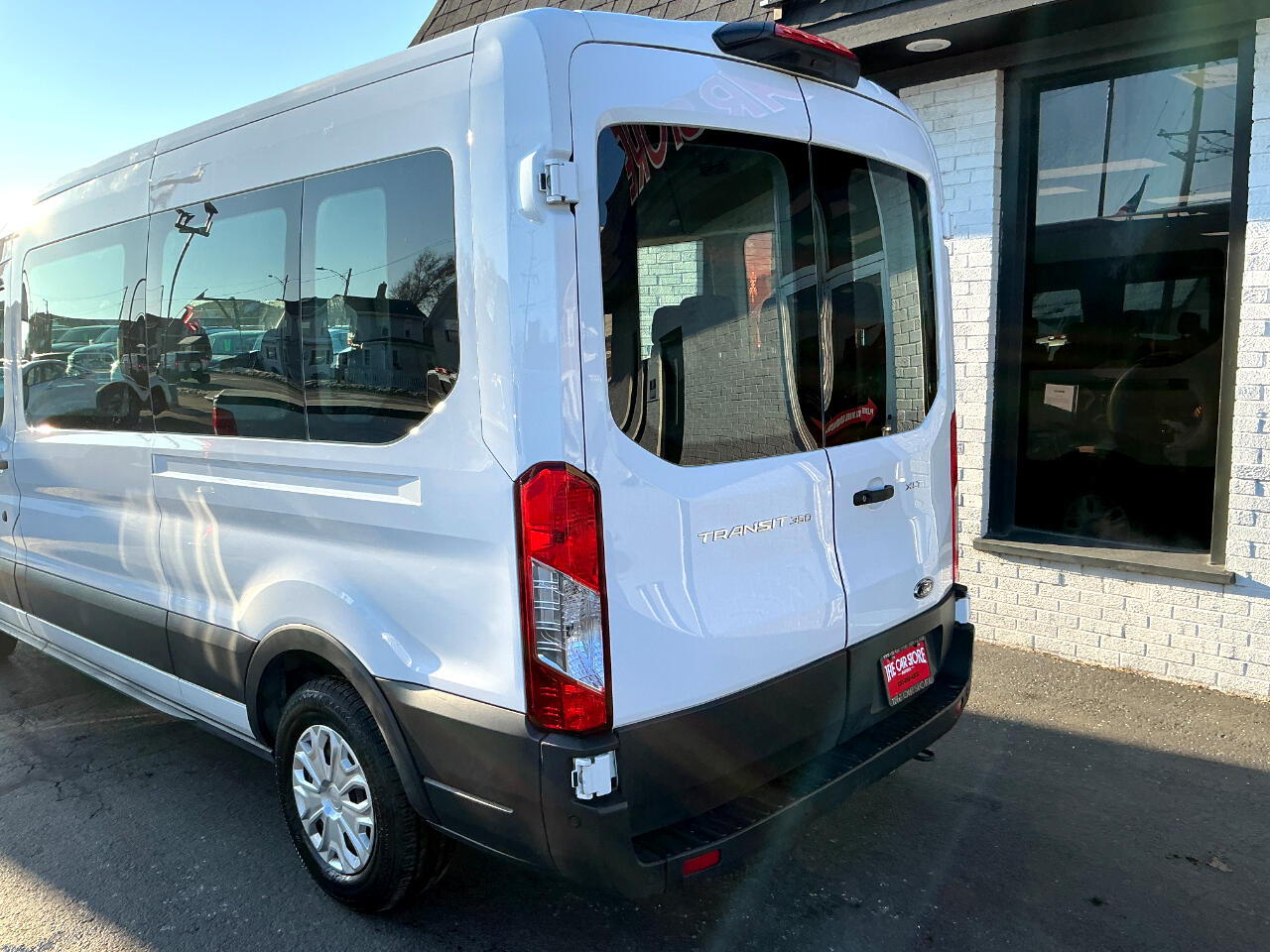 Ford Transit Passenger Wagon T-350 148" Med Roof XLT RWD 2023